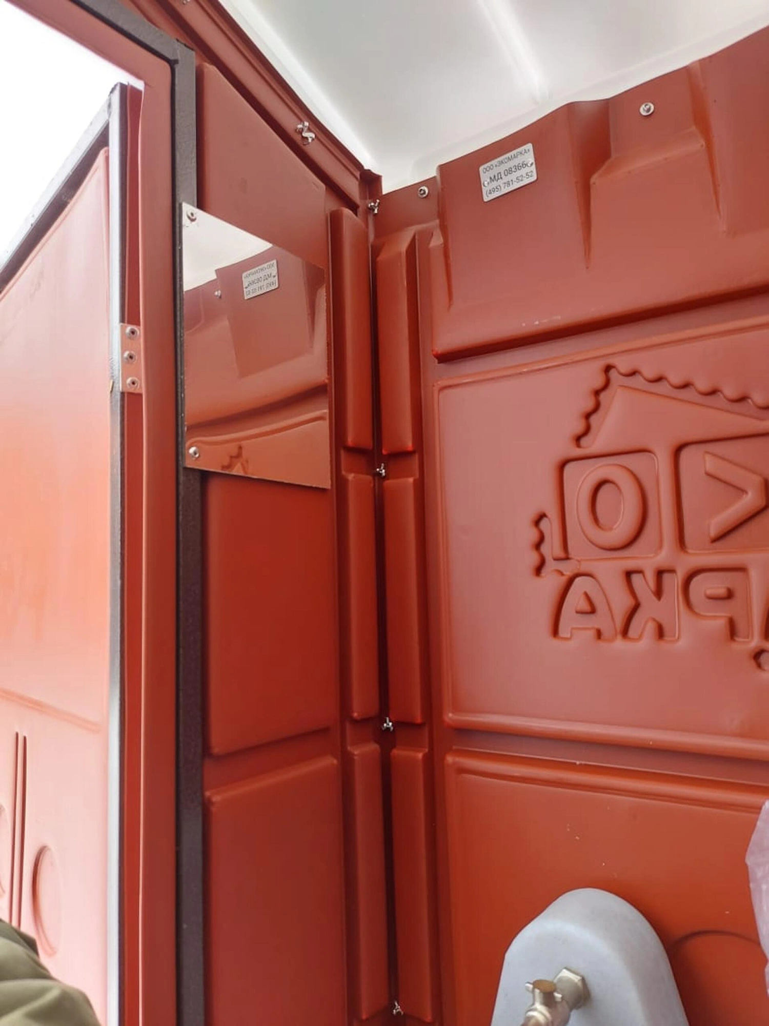 Туалетная кабина «ЛЮКС СТАНДАРТ МД» с деревянным поддоном 